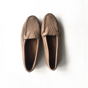 Minnetonka leather slip in moccasin Sz 7.5